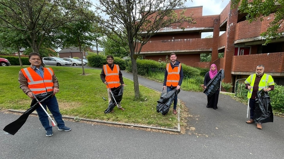 Oldham MP McMahon joins community litter picks