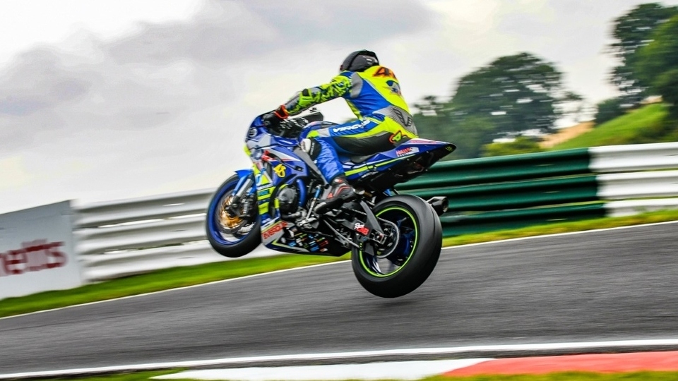 Beech speeds into the points at Cadwell Park