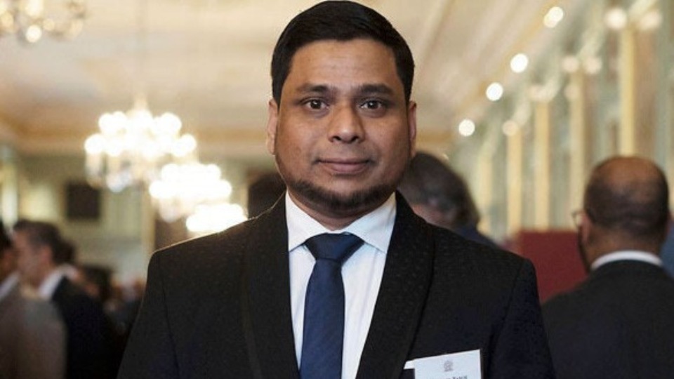 Oldham charity hero Amin salutes the new King - in person!