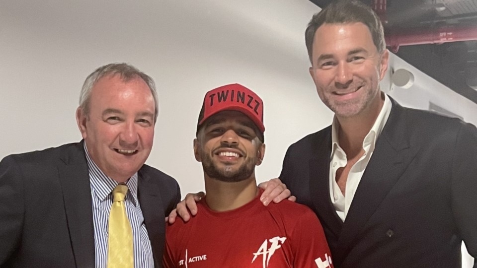 Unbeaten Aqib grabs Abu Dhabi chance with both fists!