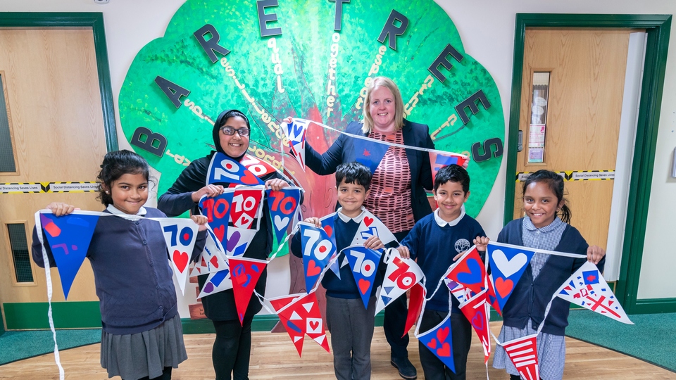 Oldham’s primary school kids create ‘Royal Mile’ of bunting for Jubilee