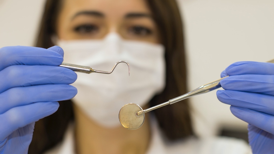 Lack of access to NHS dentists in Oldham 'scandalous'