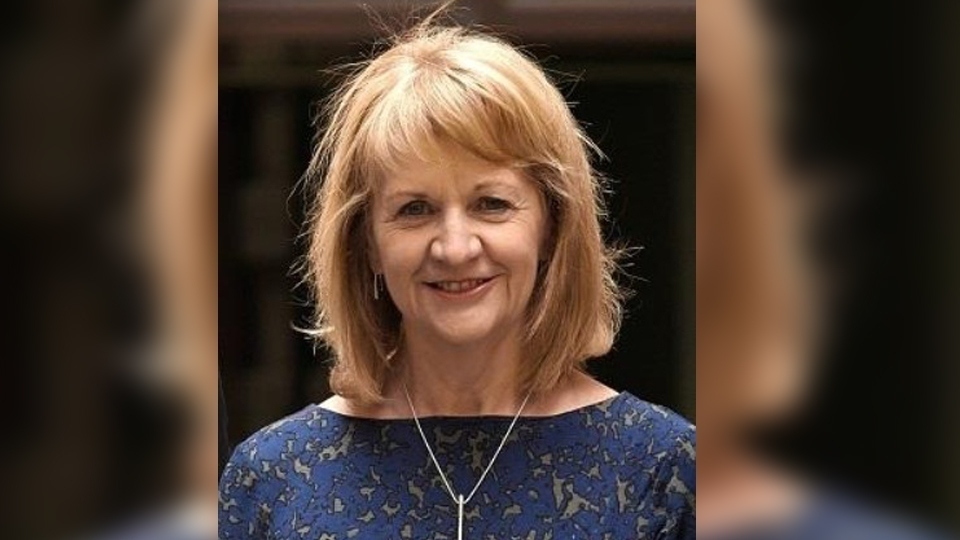 Former deputy mayor to keep paid assistant role for another six months