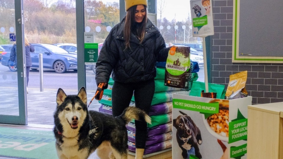 Pets at Home in Oldham launches pet food donation drive