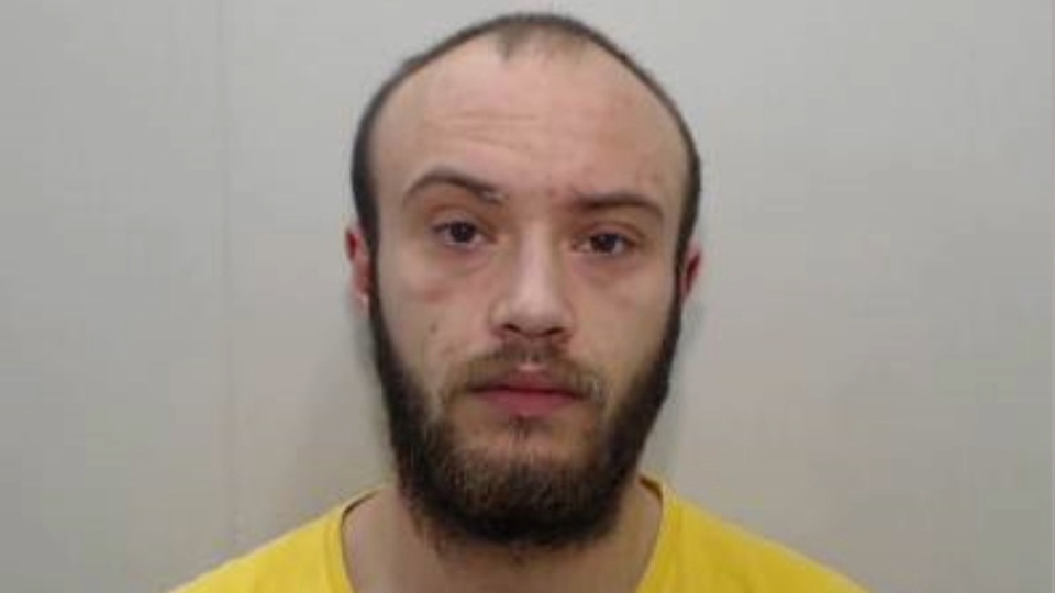 Two men with Oldham links wanted on recall to prison