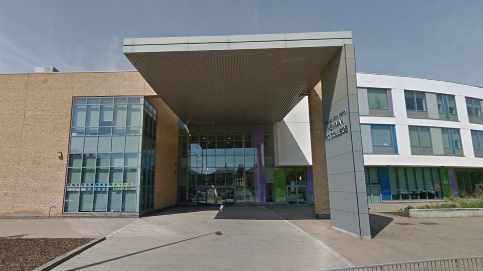 ‘A vape caused my pupil to collapse’