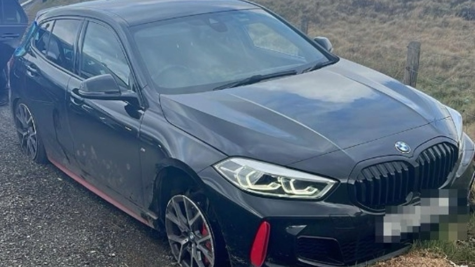Police officers win cross country pursuit as they chase suspected burglar across Saddleworth moors