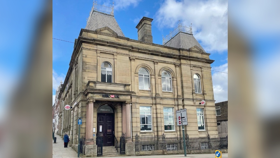 HSBC bank branch in Oldham temporarily closes for a month