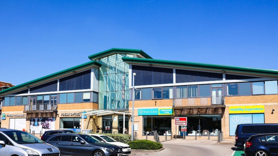 Manchester eye specialist launches new cataract diagnostic clinics in Oldham