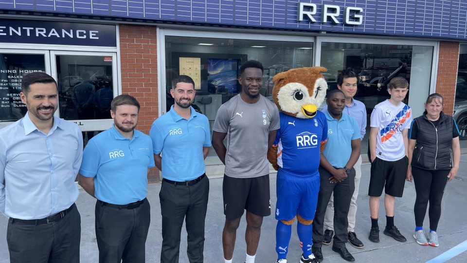 Latics support opening of RRG Omoda Oldham local car dealership
