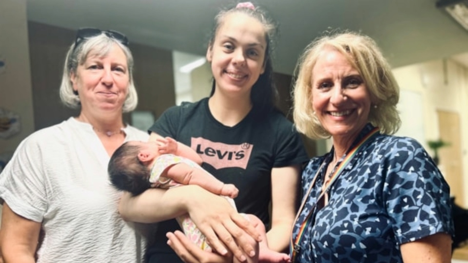 Local mums make lifelong friendships while receiving free breastfeeding support from Oldham Family Hubs